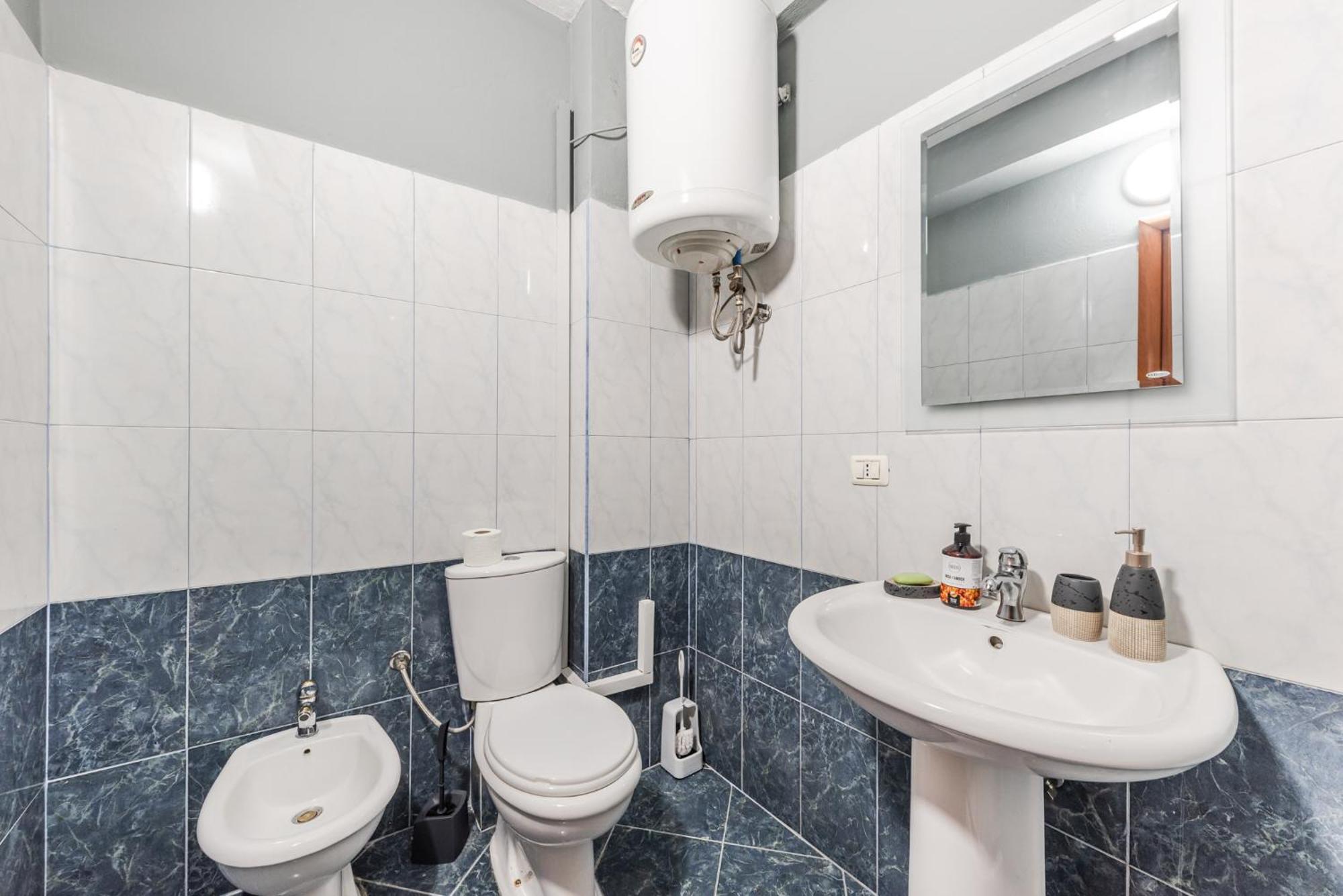 Sunny Central Apartment Дуррес Экстерьер фото